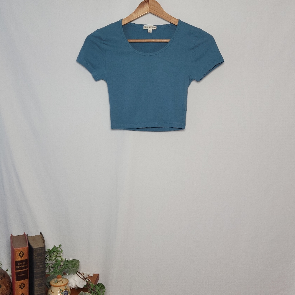 Zenana Outfitters cropped T-shirt